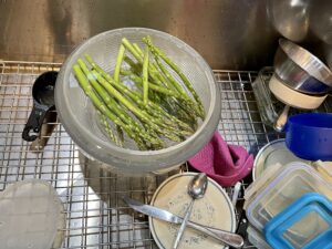 asparagus in sink